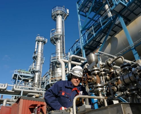 worker in oil refinery, DSP oil and gas and flow measurement, Security Track and Trace
